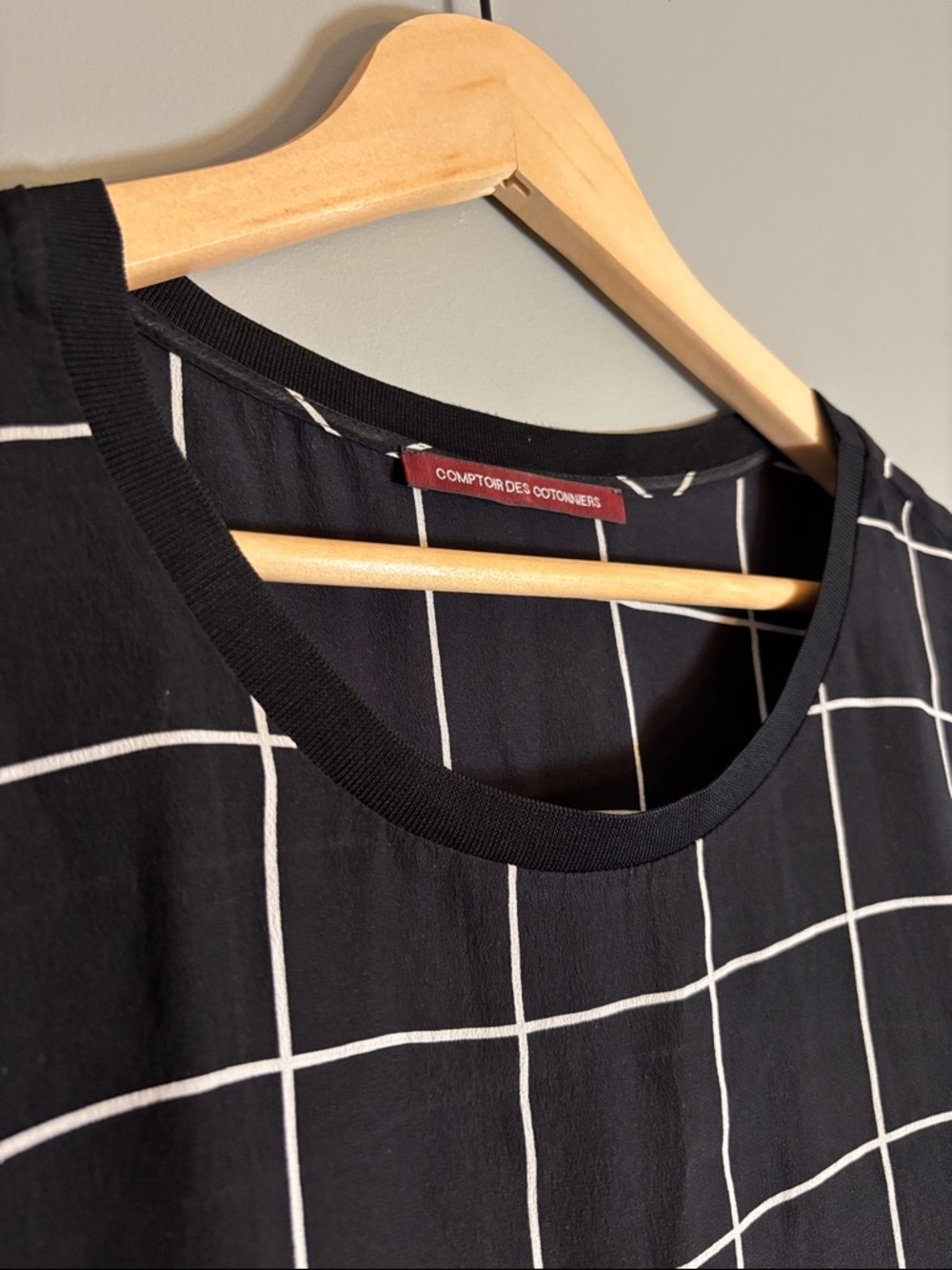 Comptoir des Cotonniers 100% Silk Black and White blouse